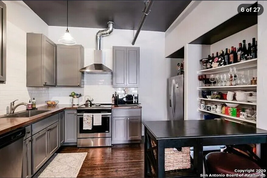 Building Photo - 201 E Courtland Pl
