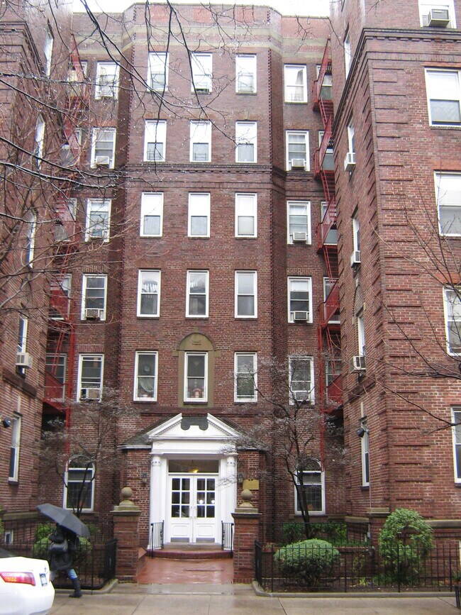 Building - 3444 82nd St