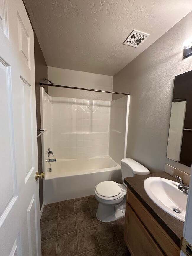 Building Photo - 3 bedroom 2 bath home in beautiful Meridian neighborhood!