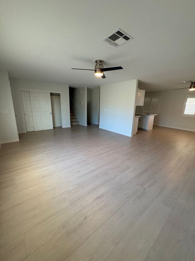 Building Photo - 121 E Santa Cruz Dr