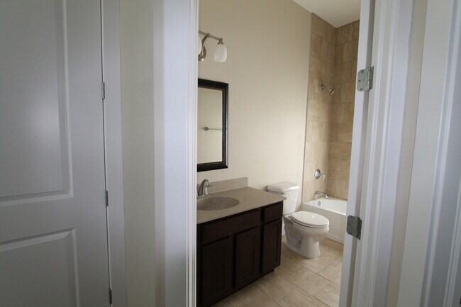 Building Photo - Beauty is on the inside! Outstanding 2-Bed...