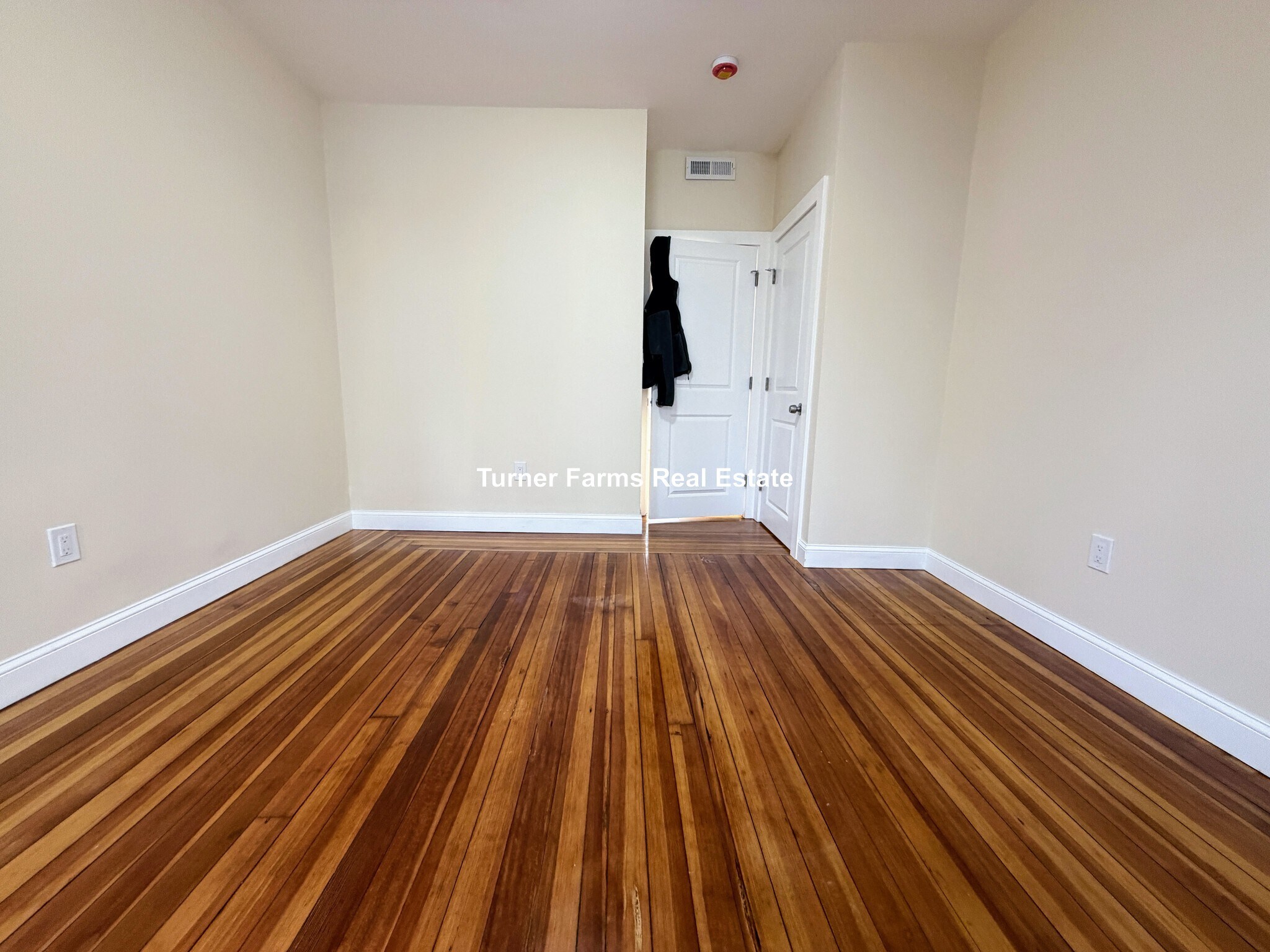 Building Photo - 5 Lowell Cir