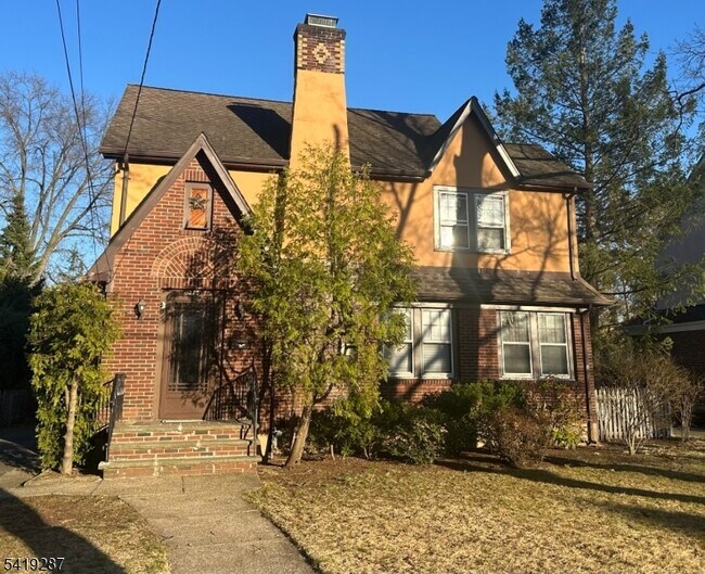 Building Photo - 325 Bogert Ave