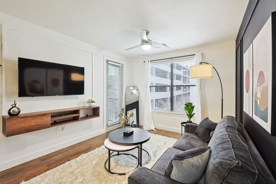 Building Photo - 5752 Town and Country Blvd