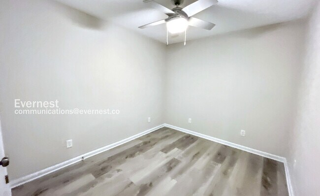 Building Photo - 213 Alpine Dr