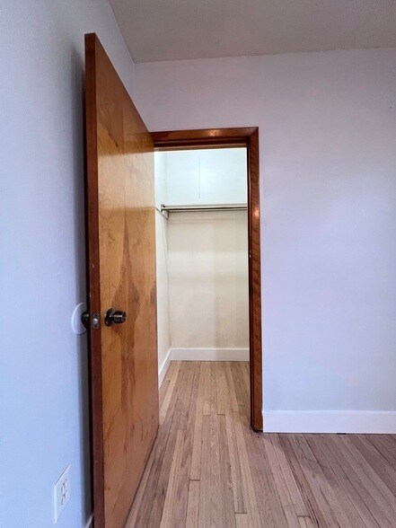 Building Photo - 5217 S Hermitage Ave