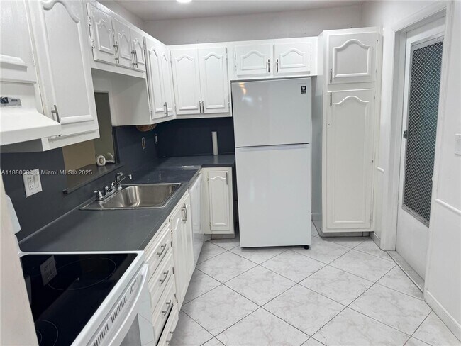Primary Photo - 4141 NW 44th Ave
