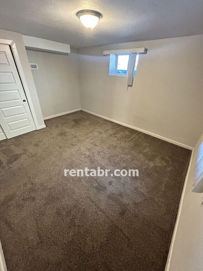 Building Photo - Modern Garden Level available NOW!!!