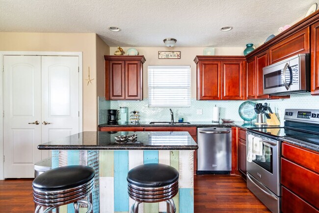 Building Photo - 820 Sandollar