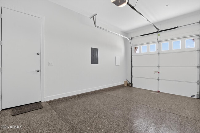 Building Photo - 10997 N 137th St