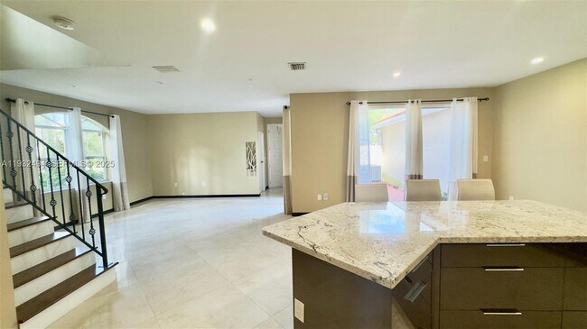 Building Photo - 1094 Redwood St