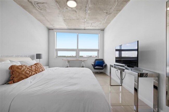 Building Photo - 3250 NE 1st Ave