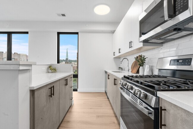 Building Photo - 407 Highland Ave