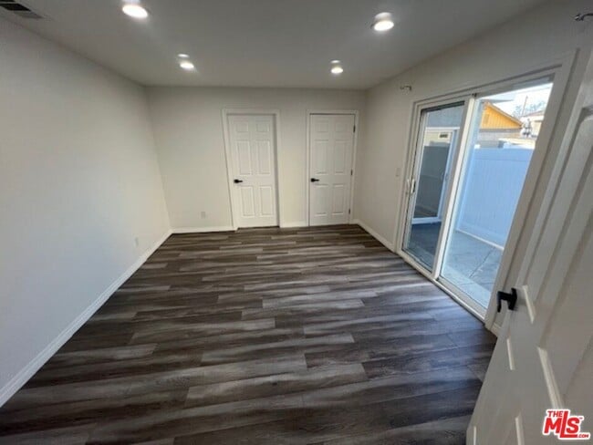 Building Photo - 10745 Saticoy St