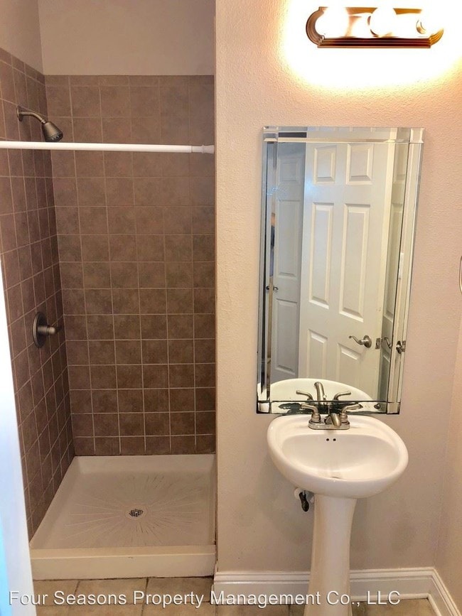 Building Photo - 2 br, 2 bath House - 1276 Tropical Cove