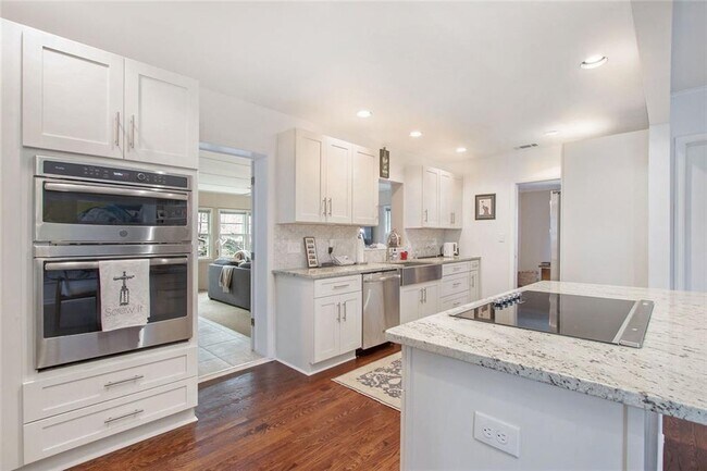 Building Photo - 3873 Land O Lakes Dr NE