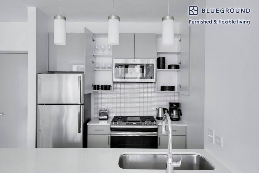 Building Photo - 808 W Van Buren St