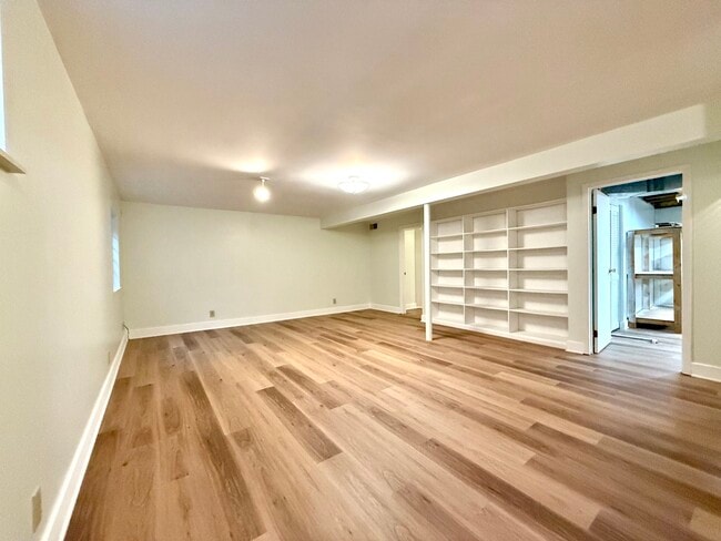 Building Photo - 2449 Carlton Dr