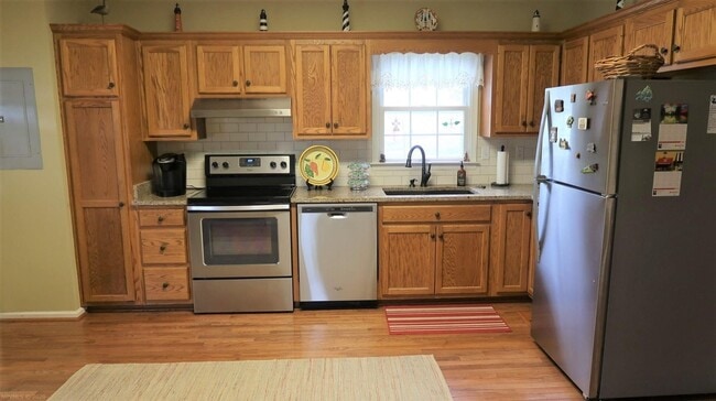Building Photo - 3 Bedroom 2.5 Home in Christiansburg!