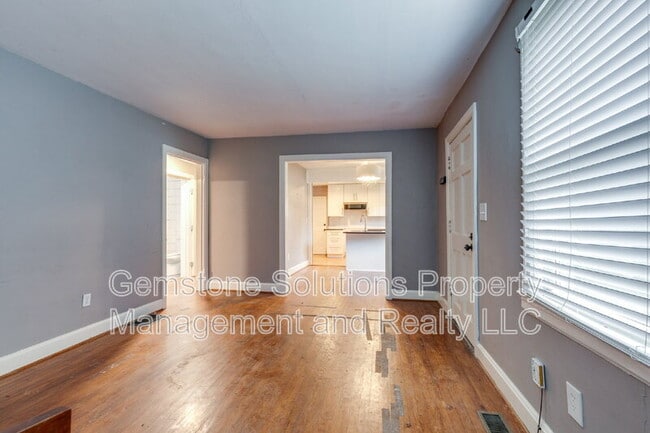 Building Photo - 2930 Primrose Cir