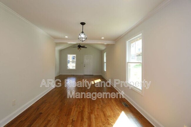 Building Photo - 1095 Ira St SW