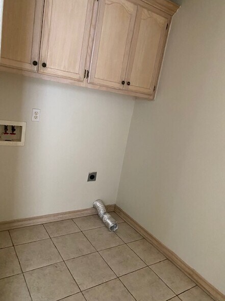 Building Photo - 2408 N I St