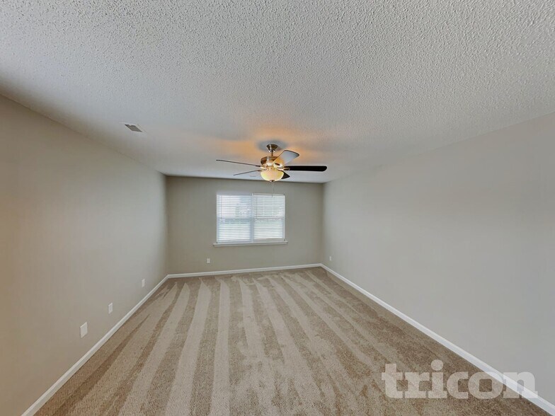 Building Photo - 6103 Glen Way Dr