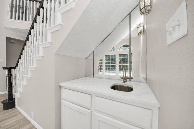 Building Photo - 1335 Crescent Pkwy Ct