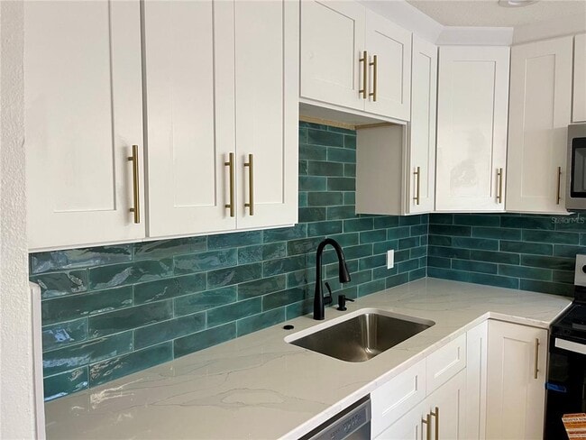 Building Photo - 2118 S Venus St