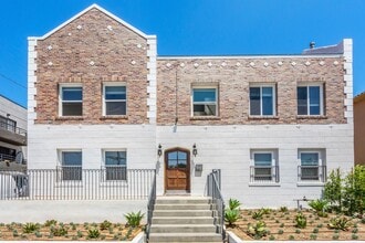 Building Photo - Boutique apartment located in Koreatown!