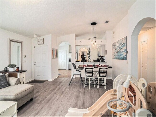 Building Photo - 7833 Carriage Pointe Dr
