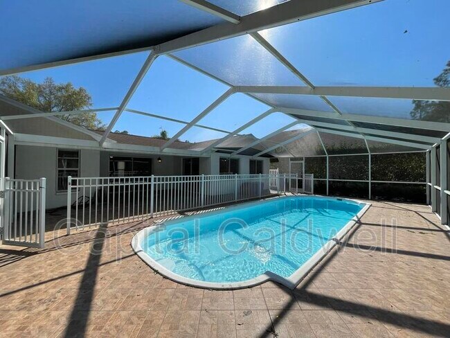 Building Photo - 12813 Starling Dr