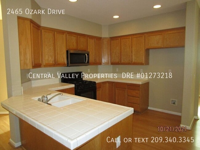 Building Photo - 2465 Ozark Dr