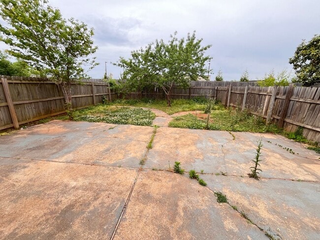 Building Photo - Charming 3-bedroom, 2-bath townhouse