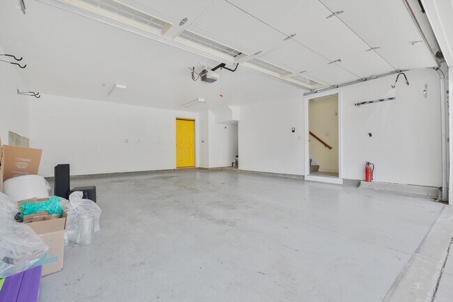 Building Photo - 1284 County St
