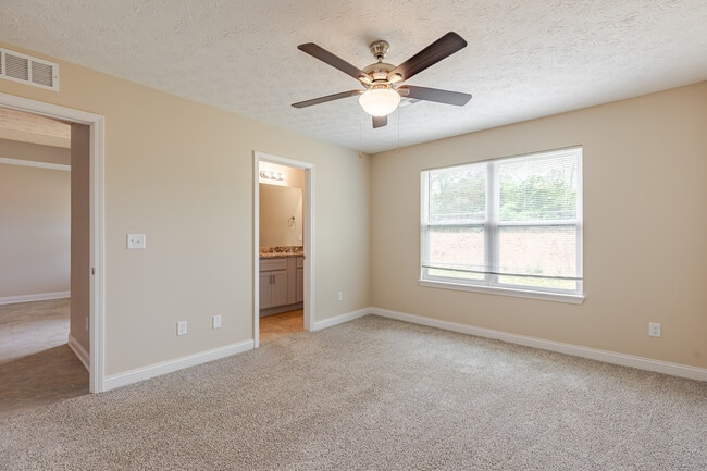 Building Photo - 305 Breckinridge Cir