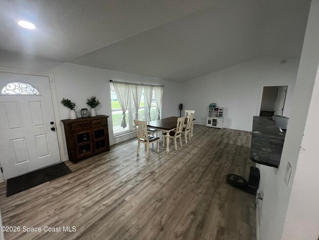 Building Photo - 2300 Hickory Dr