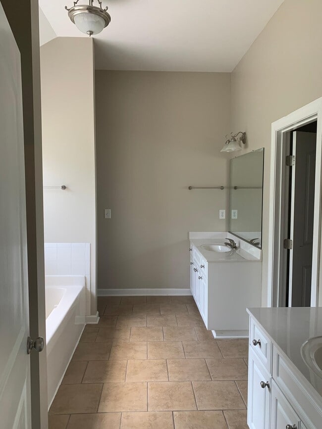 Building Photo - 5140 Wells Dr