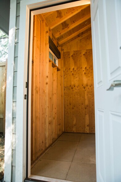 storage shed - 1714 NE 113th St