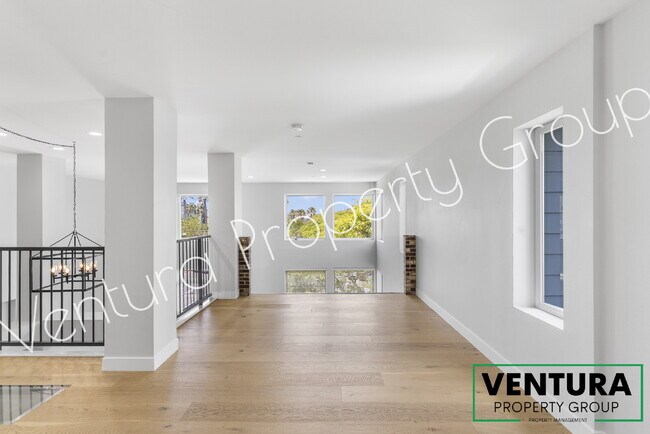 Building Photo - Spacious 2-Bedroom Condo with 2 Full Baths in Oxnards Channel Island