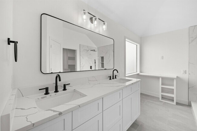 Building Photo - 945 Azalia Dr
