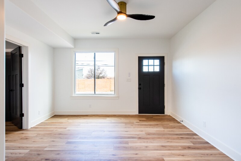 Building Photo - 530-532 E Burnett Ave