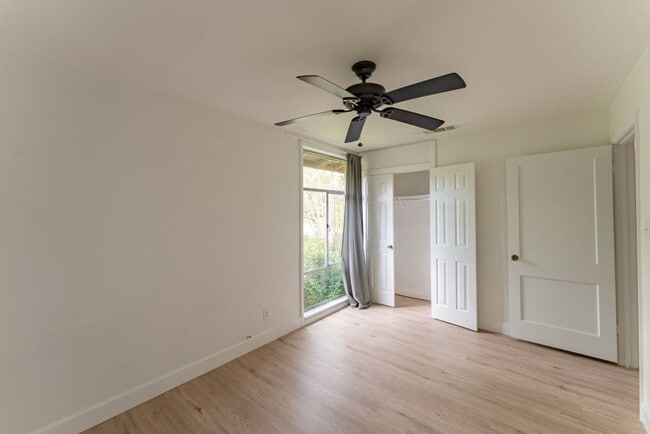 Building Photo - Cozy 3BD/2BA Brick Home in Vibrant Northea...