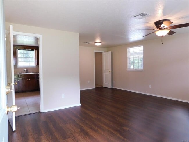 Building Photo - 508 Mimosa Rd