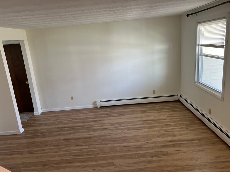 Living Room - 42946 Emerald Dr