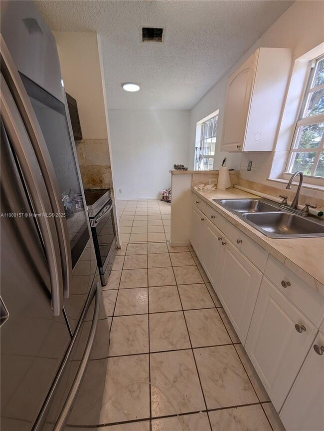 Building Photo - 720 NW 15th Terrace