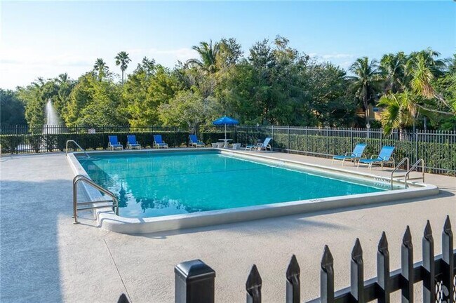 Building Photo - 731 N Pine Island Rd