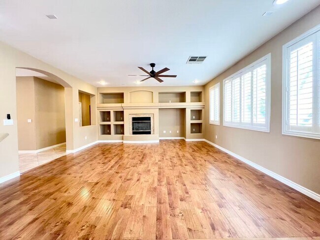 Building Photo - Welcome to the gorgeous home in Rhode Ranch