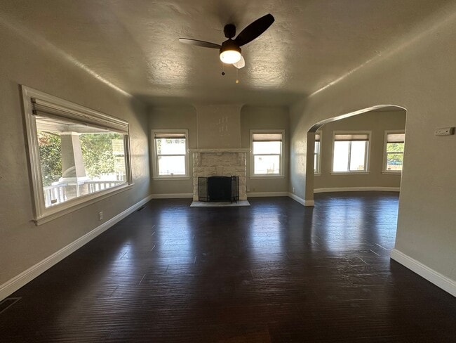 Building Photo - Beautifully Renovated 5 Bedroom Midtown Home