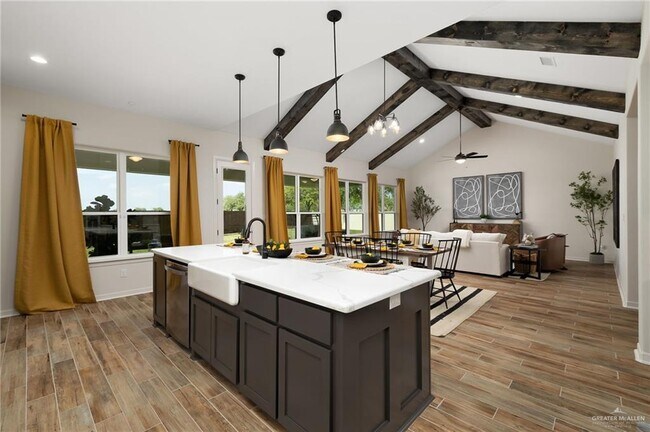 Building Photo - 33 E Silos Ave